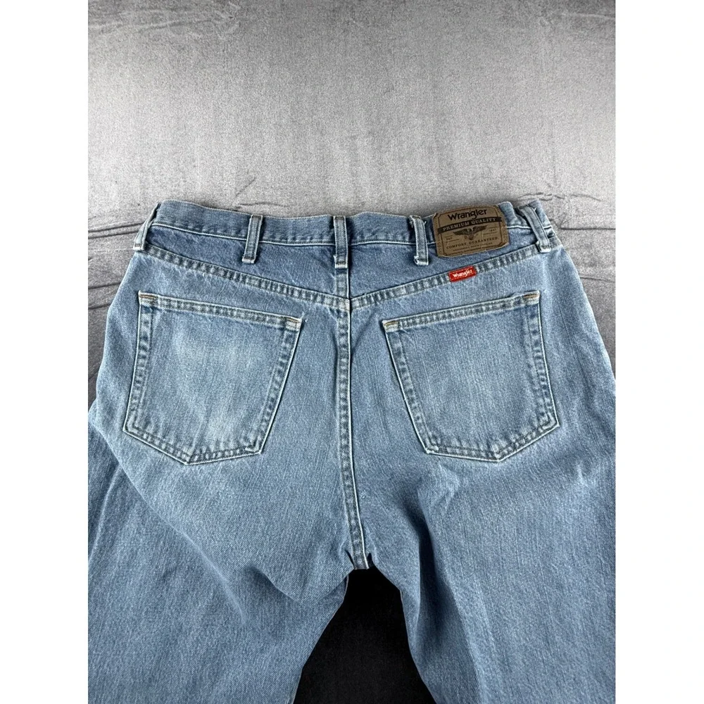 Wrangler Premium Quality Regular Fit Blue Jeans Mens 36x30 96501DS Medium Wash - Picture 4 of 13
